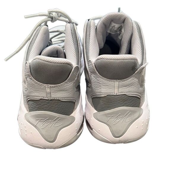 Jordan Max Aura 4. Gray. Size 13 - Picture 4 of 9